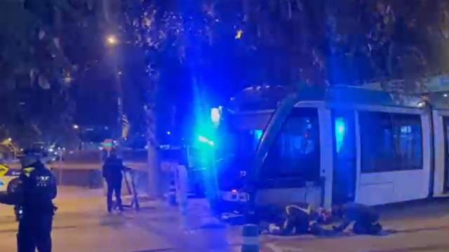 Un tranvía descarrila tras chocar con una furgoneta