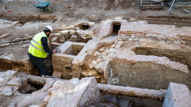 Vista de los restos arqueológicos en las obras de Via Laietana