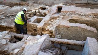 Vista de los restos arqueológicos en las obras de Via Laietana