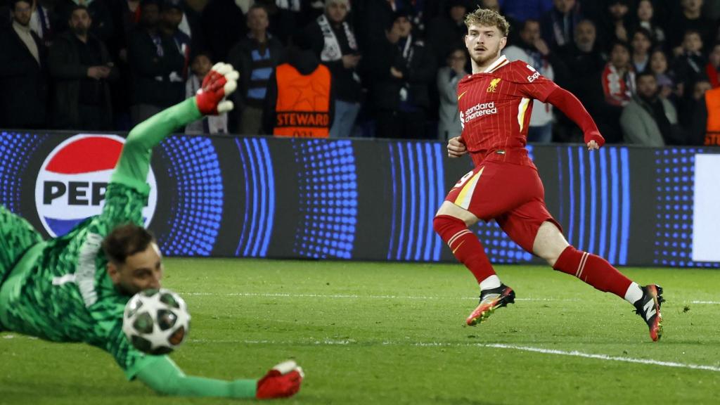 Harvey Elliott supera a Gianluigi Donnarumma en el único tiro a puerta del Liverpool contra el PSG