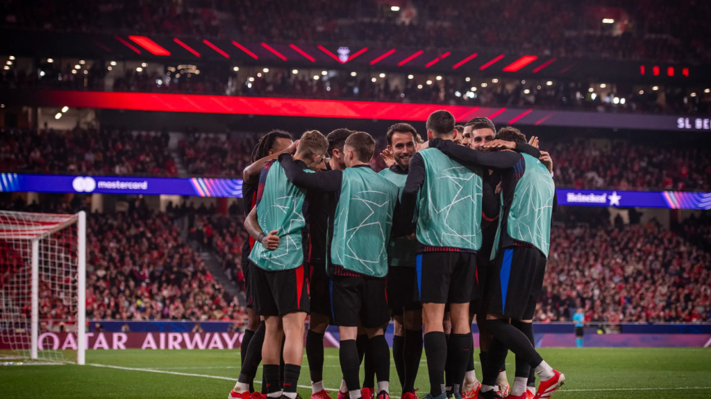 El Barça celebra el gol de Raphinha en Da Luz