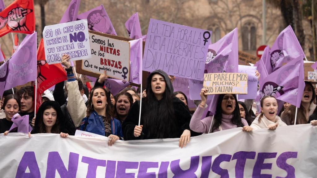 Momento de la manifestación, que ha partido desde plaza Universitat de Barcelona
