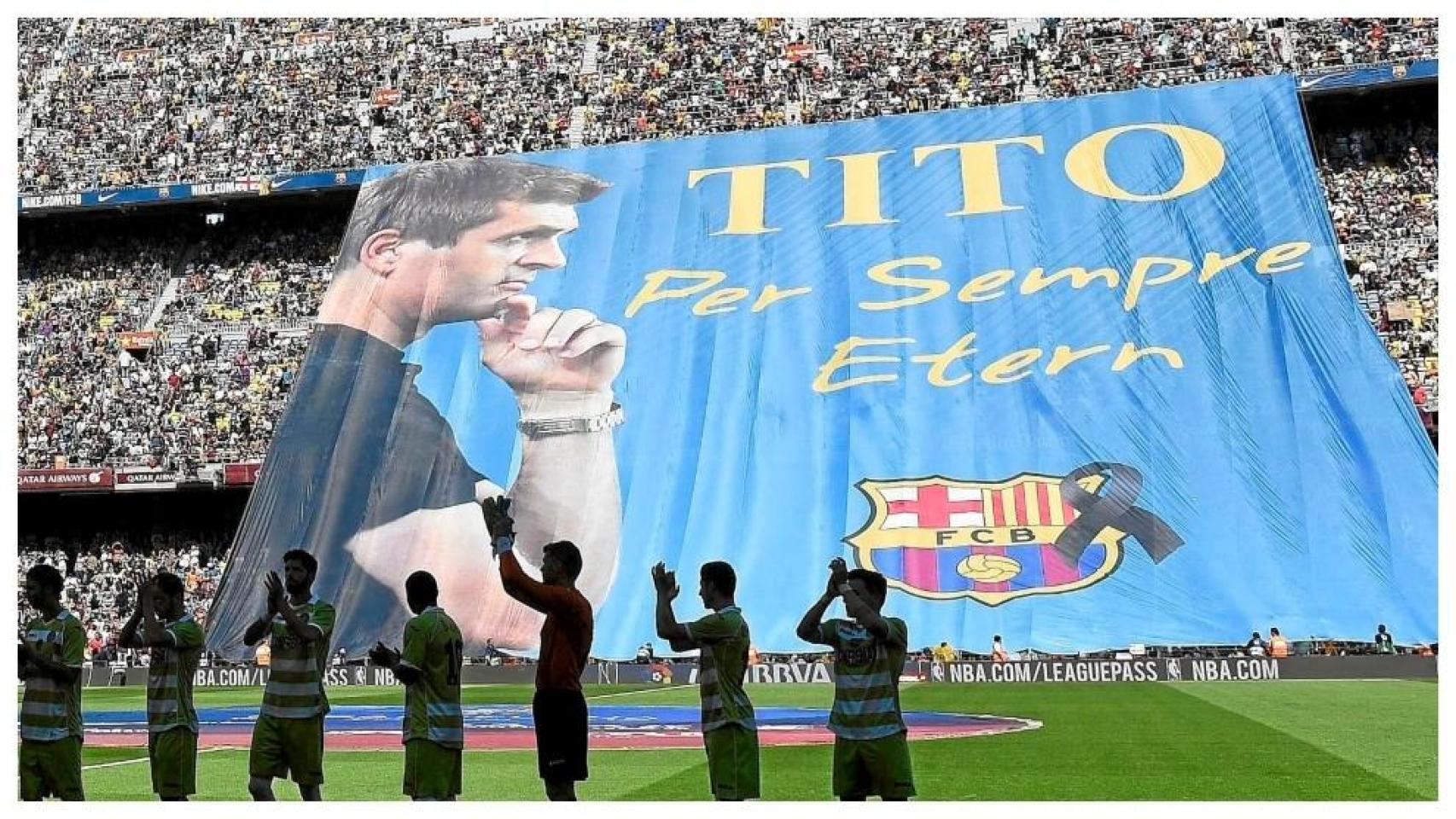 Pancarta en el Camp Nou recordando a Tito Vilanova