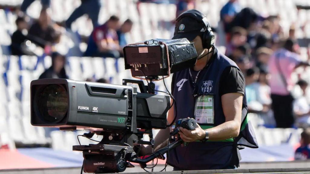 Cámaras de televisión en el clásico Barça-Real Madrid de la Liga