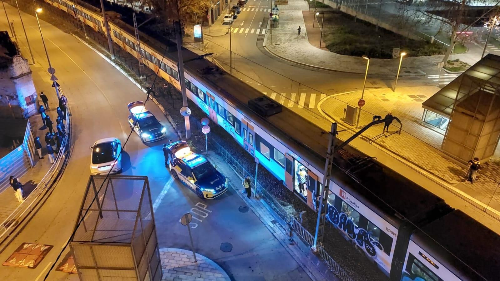 Un tren de la R3 de Rodalies atropella y mata a un hombre en Montcada i ...