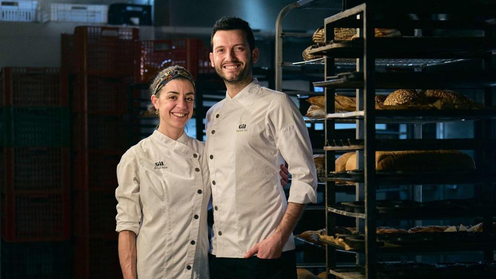 Gerard y Esther, encargados de la panadería Gil
