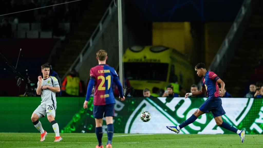 Remate de Lamine Yamal en el segundo gol del Barça