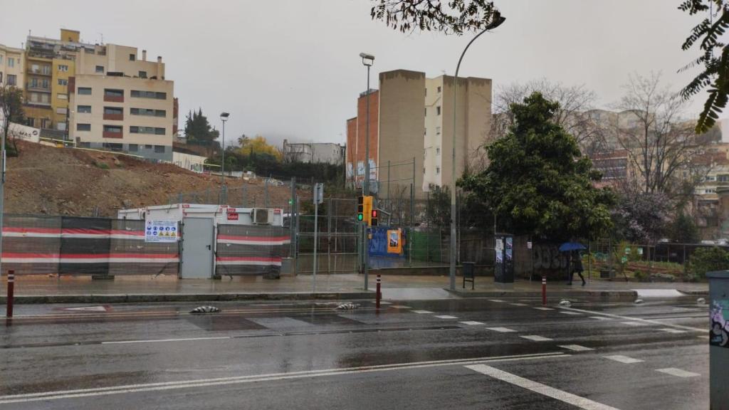 Terrenos que acogerán la promoción junto a la pista de baloncesto