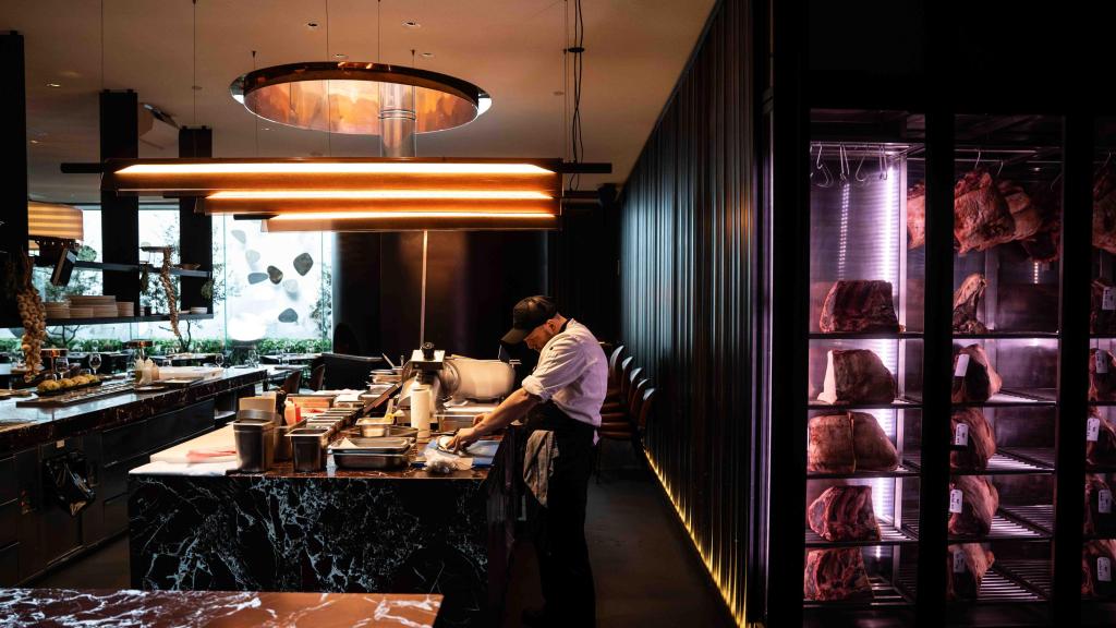 Cocina abierta del restaurante Mr. Porter, ubicado en el Hotel Sir Victor