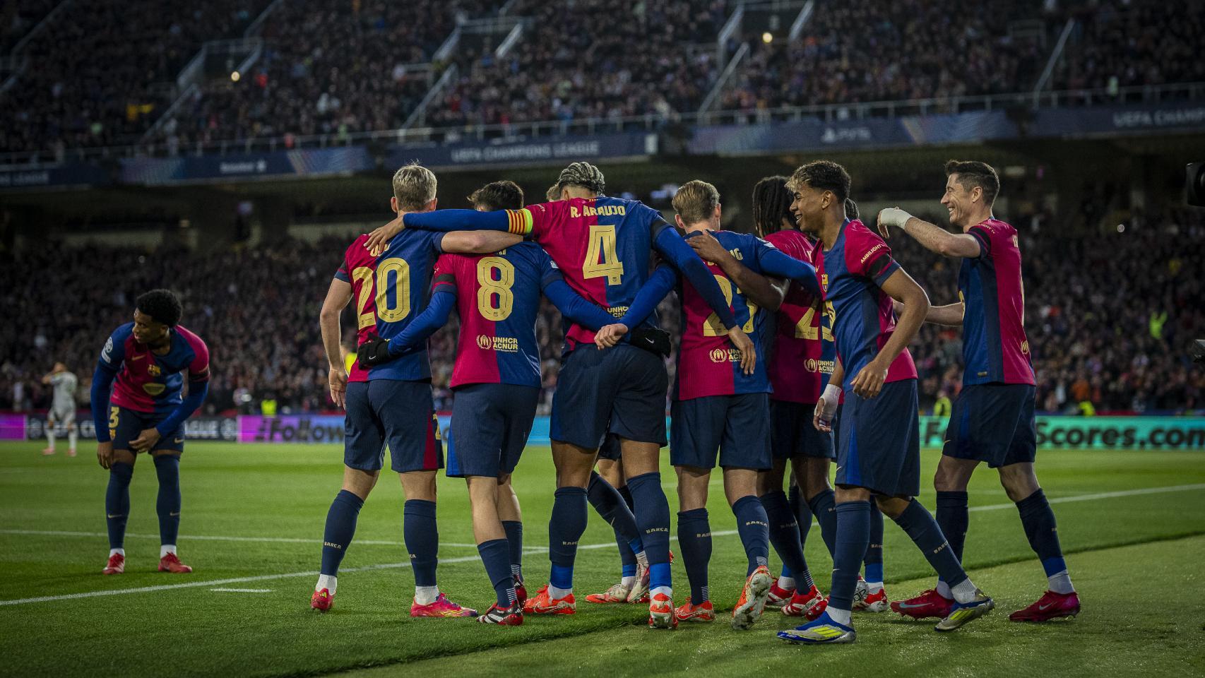 El abrazo del Barça tras marcar un gol contra el Benfica en la Champions