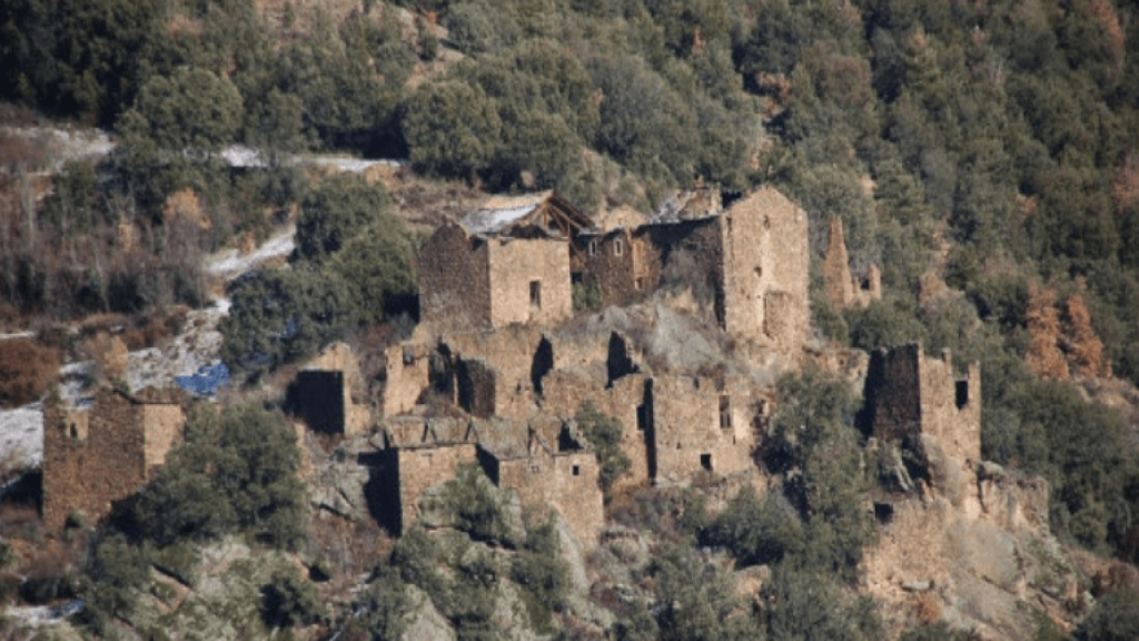 Aldea en venta a 18 kilómetros de Andorra