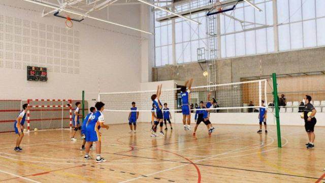 Archivo - Interior del nuevo polideportivo municipal La Sagi en el barrio barcelonés de Sants-Badal