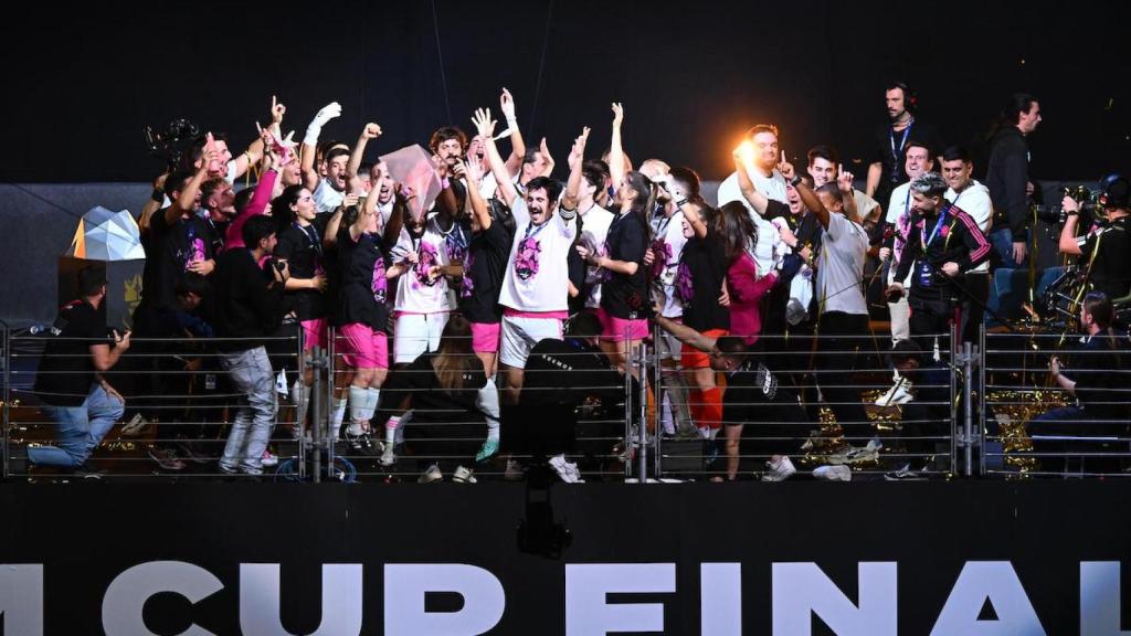 Porcinos levanta el trofeo de la Kingdom Cup en el Palau Sant Jordi