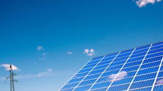 Contrato millonario de ADX Renovables para suministrar energía 100% renovable a TMB