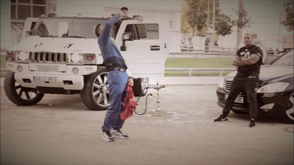 'El Sardina' en una de sus apariciones en un videoclip de un rapero