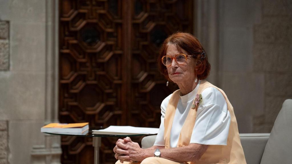 La síndica de Greuges de Catalunya, Esther Giménez-Salinas, durante una reunión, en el Palau de la Generalitat