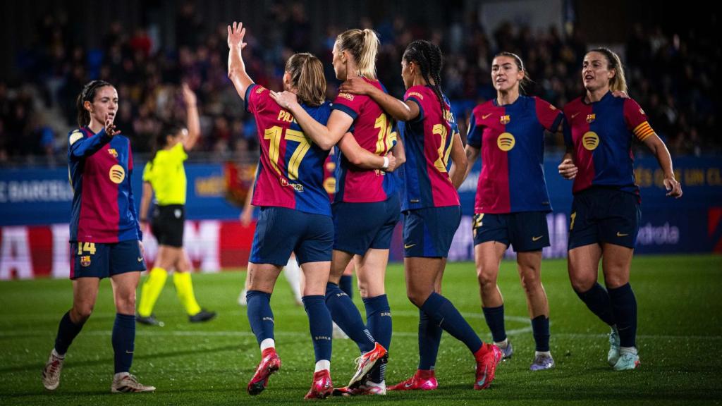 El Barça Femenino festeja el triunfo contra el Real Madrid en la Copa de la Reina