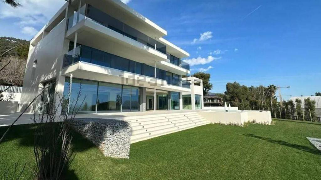 Exterior de la mansión de lujo situada en el Paseo de Sant Francesc, en Barcelona (Idealista)