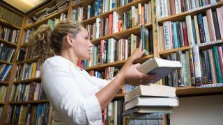 Se buscan trabajadores en Barcelona: cinco horas al día por 1.000 euros al mes