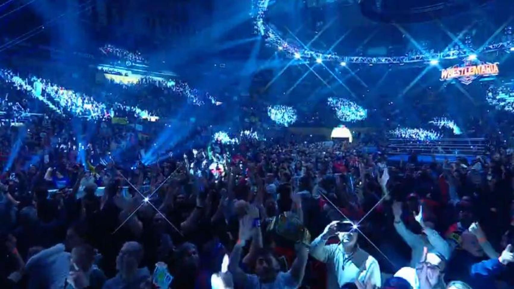 Cientos de personas estallan de pasión por el Smackdown de Barcelona