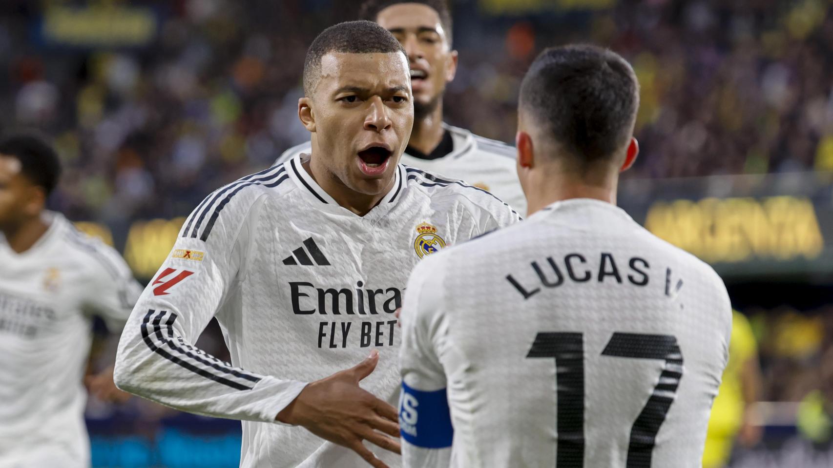 Kylian Mbappé celebra su doblete en el Villarreal-Real Madrid con Lucas Vázquez