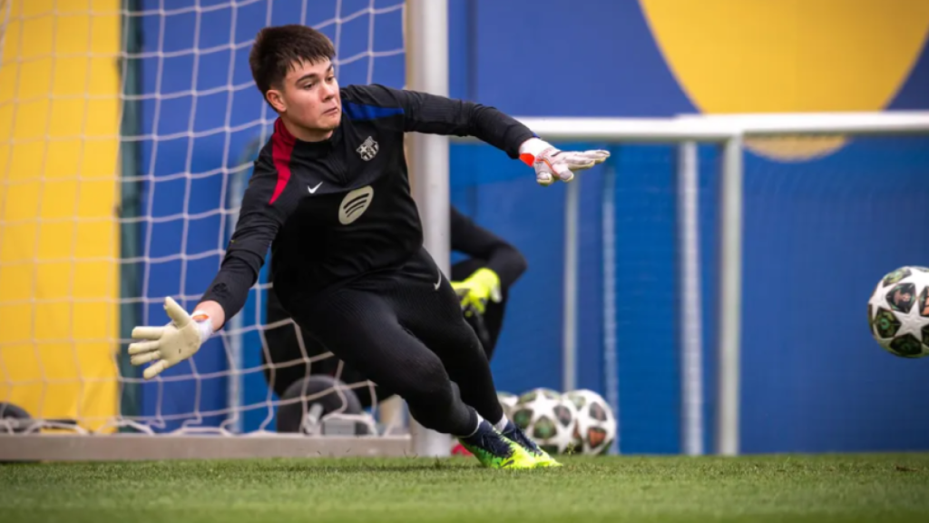 Max Bonfill, en un entrenamiento con el primer equipo del Barça