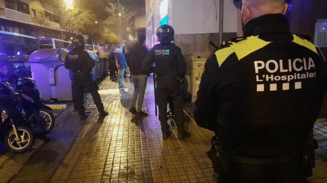 Dispositivo policial en L'Hospitalet de Llobregat