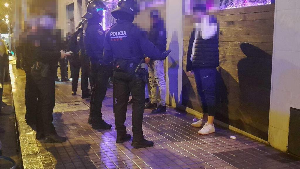Dispositivo policial en L'Hospitalet de Llobregat