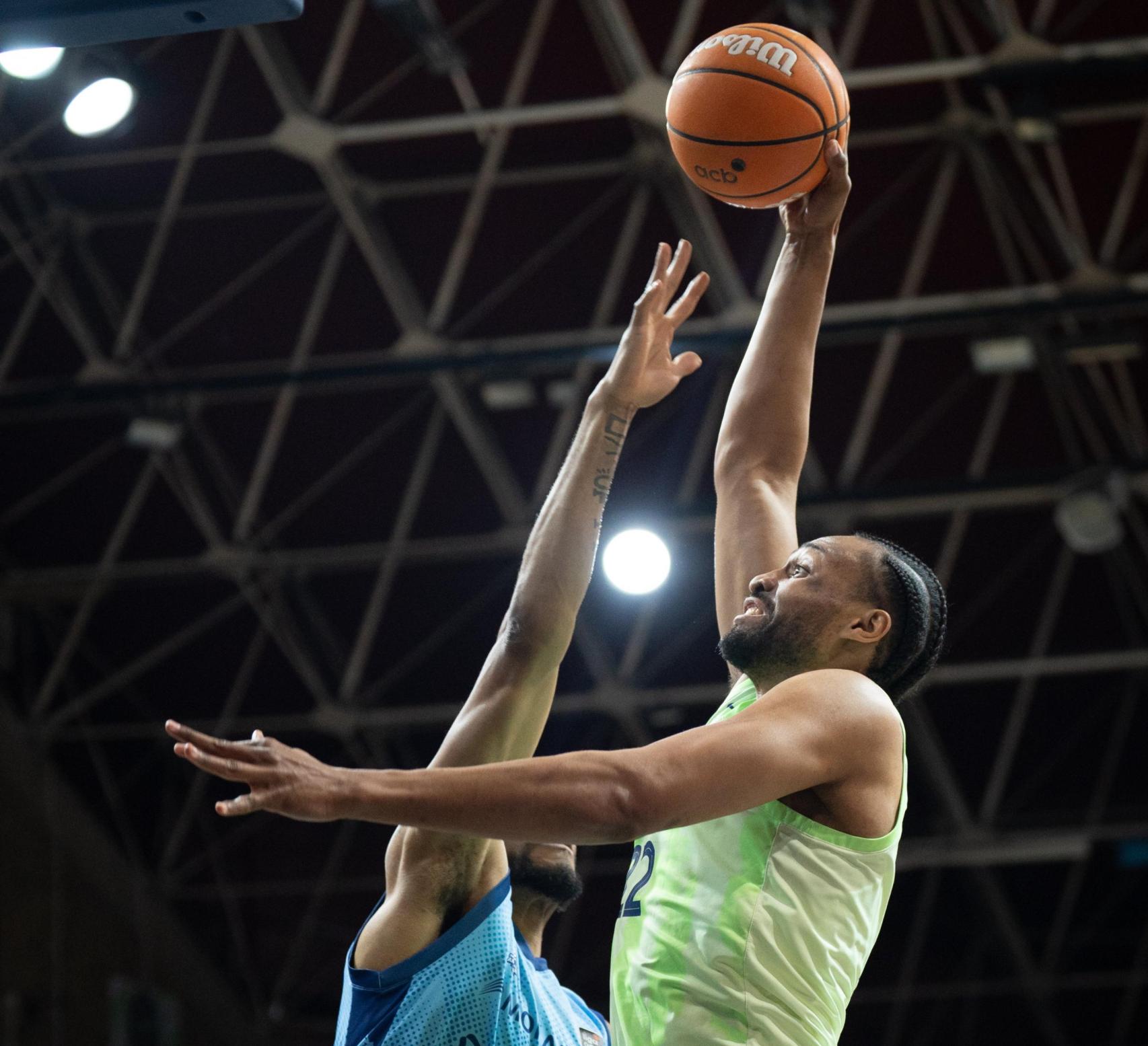 Jabari Parker realiza un mate en el Andorra-Barça de basket
