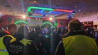 Dispositivo policial en el local Agapito de L'Hospitalet