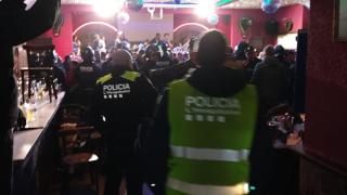 Vecinos de Sants estallan contra una discoteca latina junto a Collblanc: "Es imposible dormir, siempre hay trifulcas"