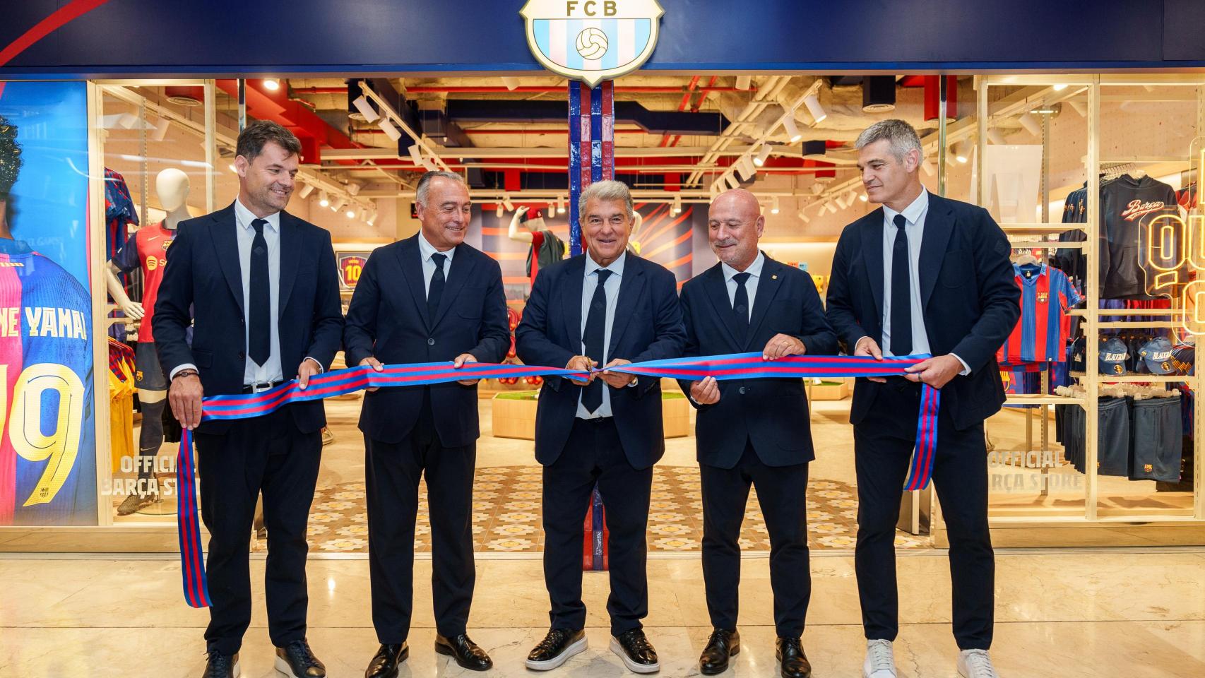 Joan Soler, Rafa Yuste, Joan Laporta, Josep Lluís Macià y Enric Masip inauguran la segunda Barça Store en Madrid