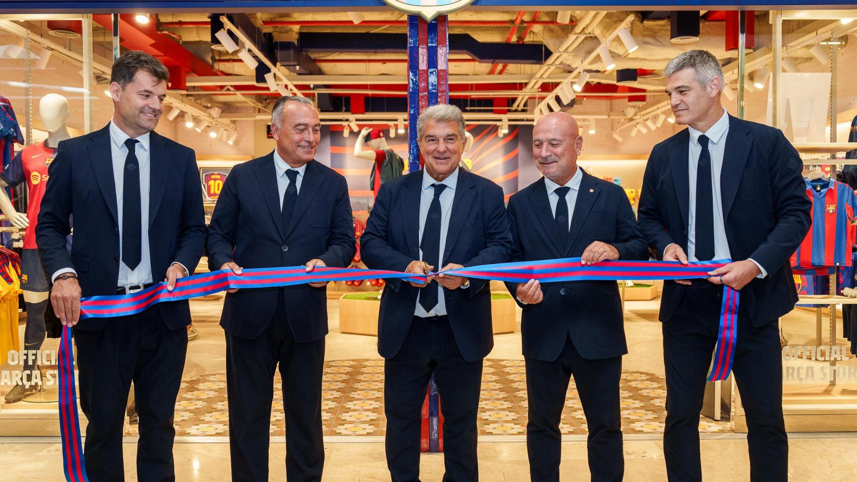 Joan Soler, Rafa Yuste, Joan Laporta, Josep Lluís Macià y Enric Masip inauguran la segunda Barça Store en Madrid