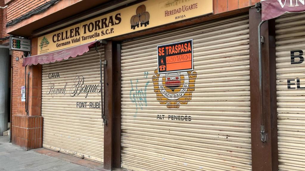 El Celler Torras de Esplugues, cerrado desde agosto de 2024, con el cartel de ‘Se Traspasa’