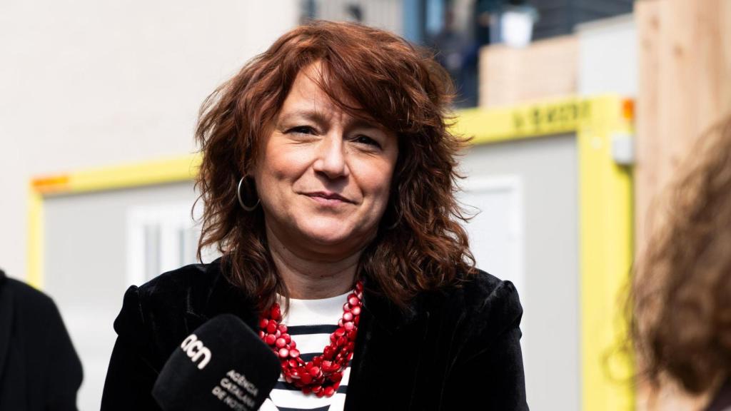 La primera tinenta d'alcalde, Laia Bonet, en la promoció de pisos socials del Poblenou de Barcelona