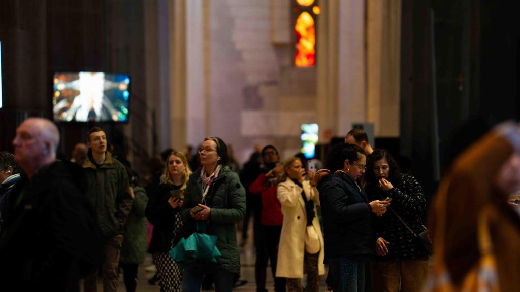 Turistas en la basílica de la Sagrada Família