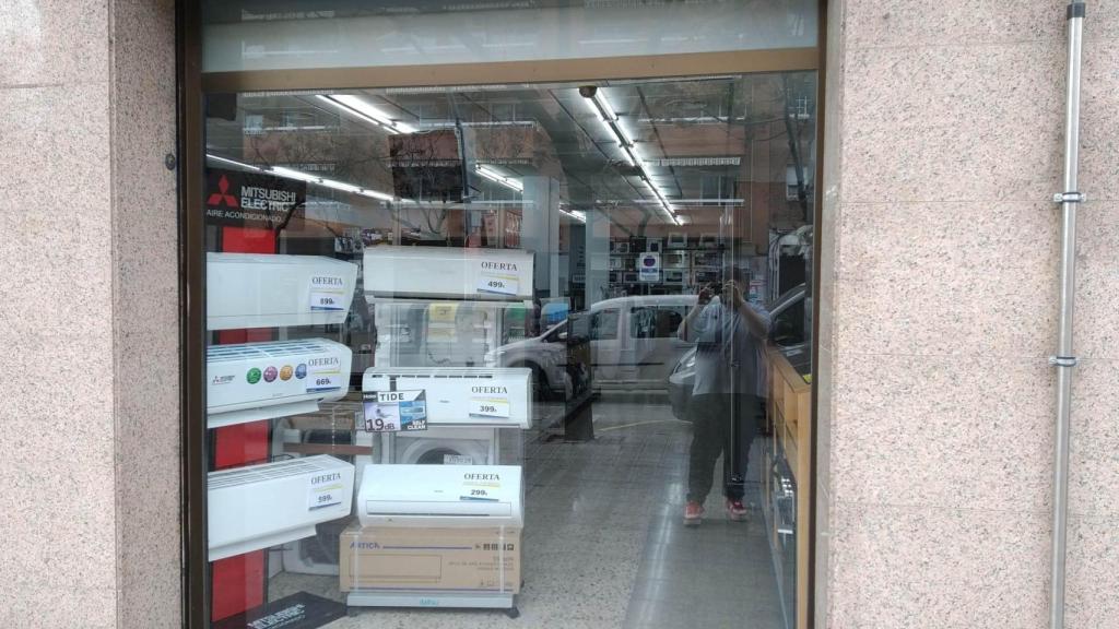 Entrada de la botiga física de Sant Boi de Llobregat