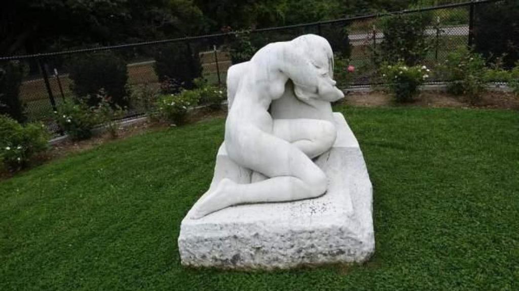 Réplica de escultura 'Desconsol' en Boston, Estados Unidos