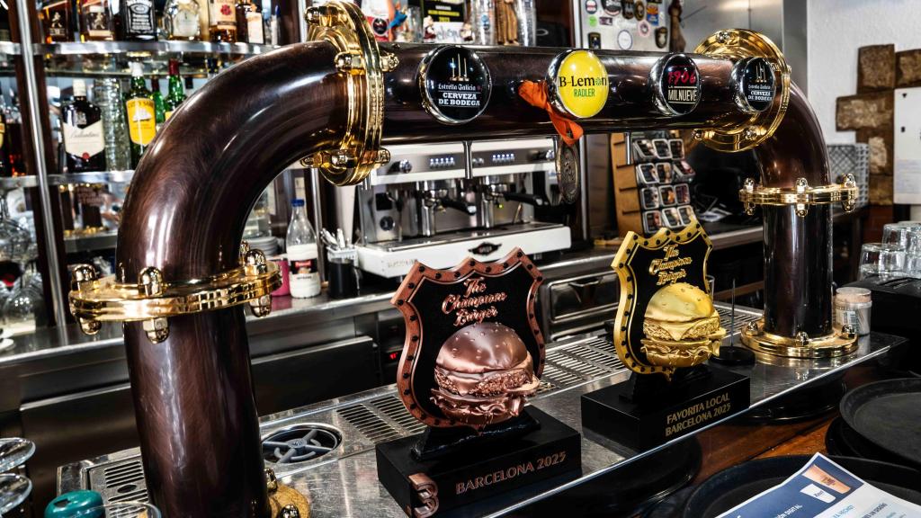 Tofeus obtinguts pel restaurant K-chopo després de la seva participació a The Champions Burger