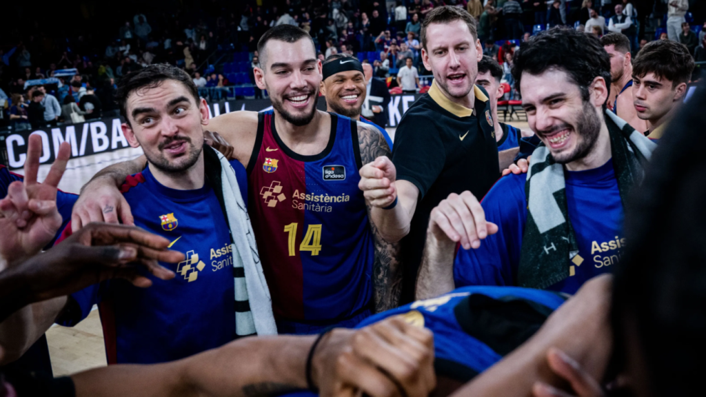 Los jugadores del Barça de basket festejan una victoria contra el Río Breogán en Liga ACB