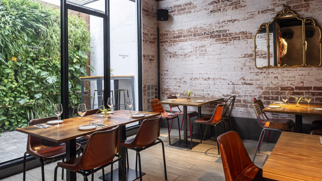 Interior del restaurante Piel de Gallina