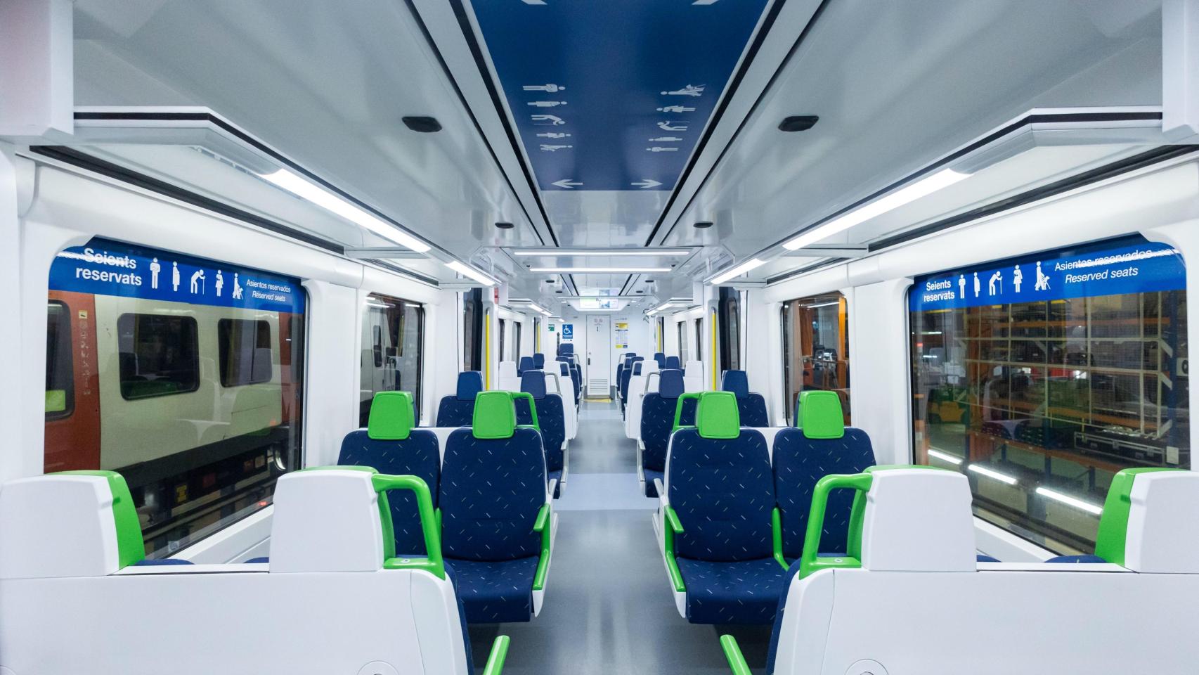 Primer tren renovado en la línea Barcelona-Vallès