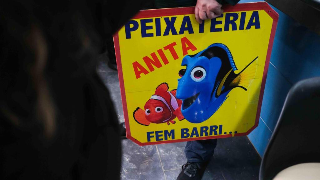 Cartells de la peixateria Anita