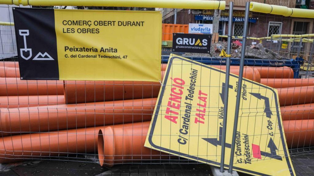 Cartells de les obres al voltant de la Pescaderia Anita