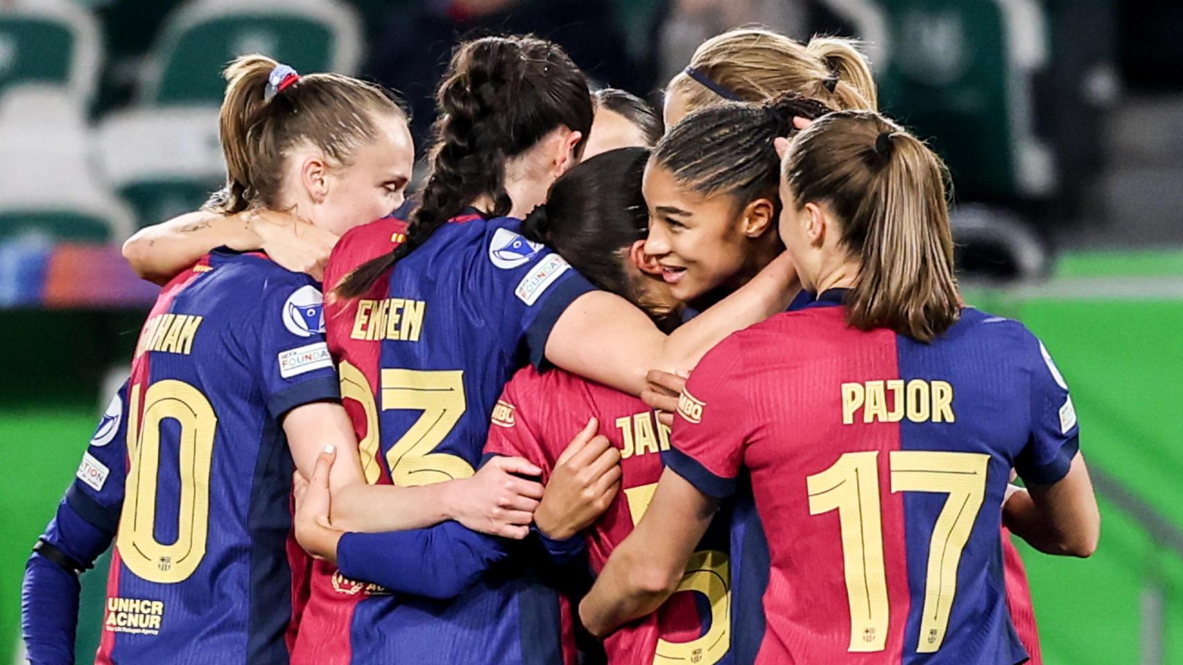 Las jugadoras del Barça Femenino celebran el gol de Sydney Schertenleib contra el Wolfsburgo en la Champions League