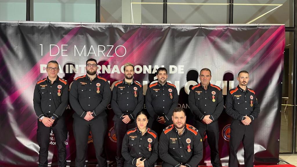 Los ocho voluntarios de Protección Civil de Sant Adrià condecorados en Valencia