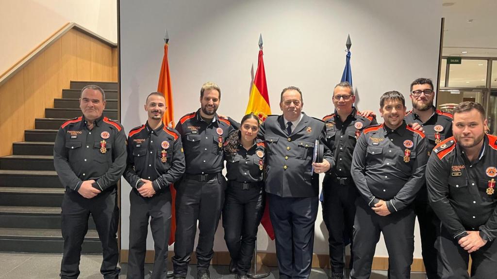 Los ocho voluntarios de Protección Civil de Sant Adrià condecorados en Valencia
