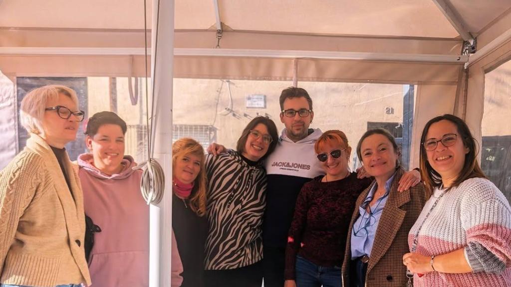 Familia 3: Comerciantes de Santa Coloma se unen por la inclusión con pictogramas para niños con autismo