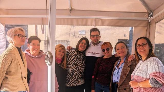 Familia 3: Comerciantes de Santa Coloma se unen por la inclusión con pictogramas para niños con autismo