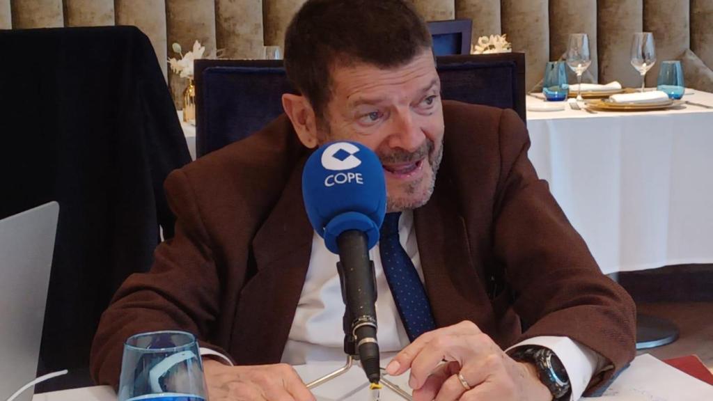 Albert Batlle, en un moment de la entrevista amb la Cadena Cope i 'Metròpoli'